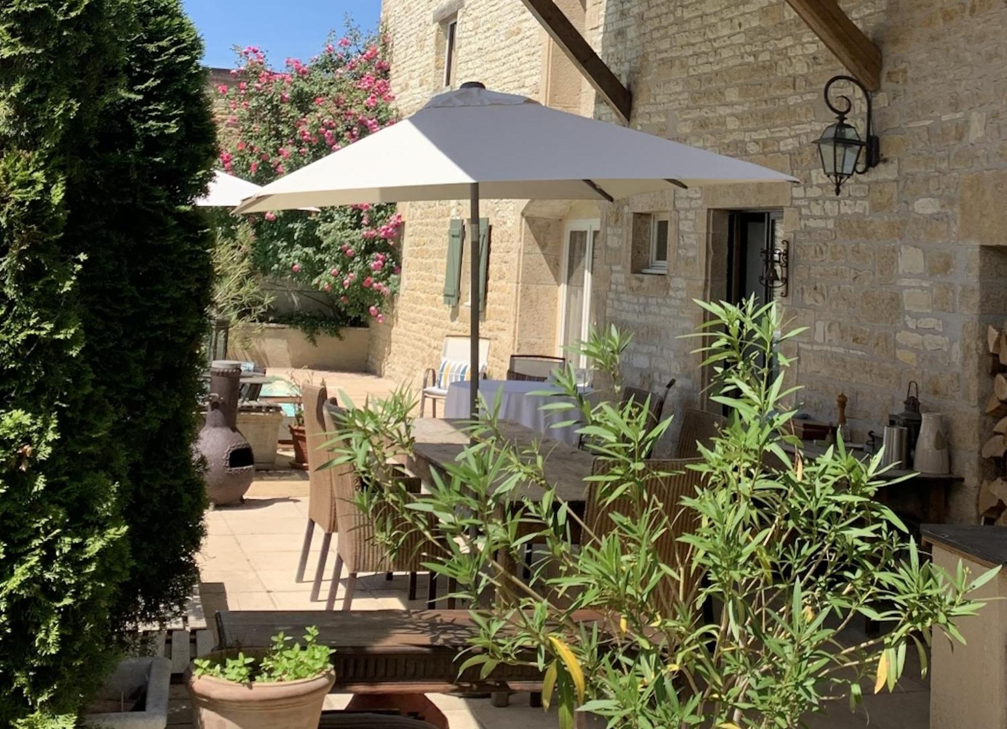 לינה וארוחת בוקר Gigny  La Cour Des Delices מראה חיצוני תמונה